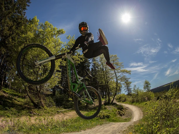 freeride-willingen-akrobatik c) leopold-hermann-mtb-zone-bikepark-willingen.jpg