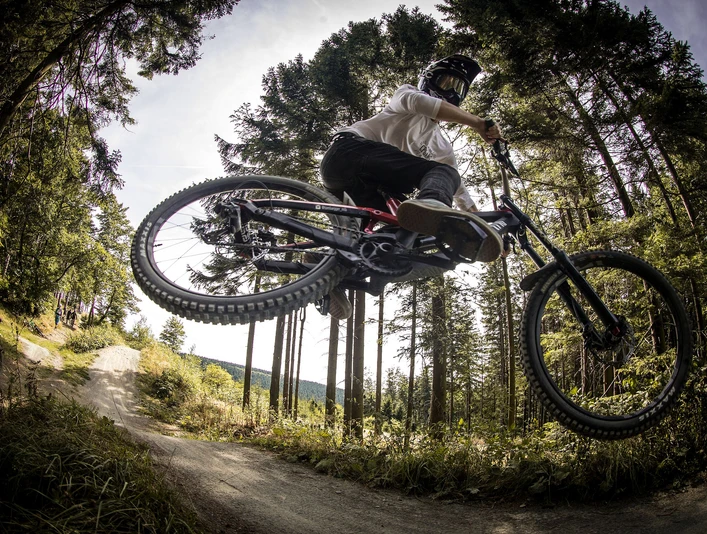 freeride-willingen-sprung-akrobatik c) leopold-hermann-mtb-zone-bikepark-willingen.jpg