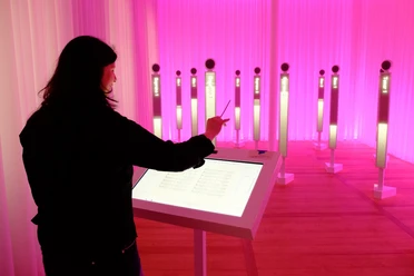 LR_Leipzig_MendelssohnH_Wolfgang Gärtner_DSCF3629.jpg Besucher erlebt interaktive Ausstellung über Musik mit leuchtenden Soundinstallationen.