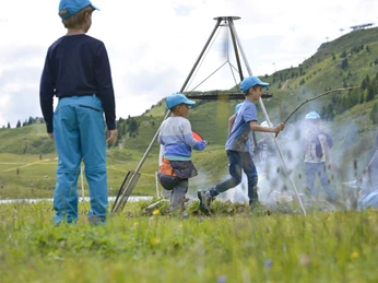 Gletschi Kinderanimation - Schlangenbrot - Aletsch Arena Gletschi Kinderanimation - Schlangenbrot - Aletsch Arena