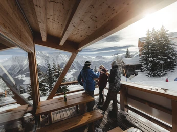 Apres-Ski in der Viva Bar, Riederalp Aletsch Arena