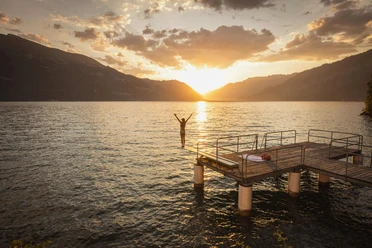 seebad-lido-krattigen-thunersee-sommer-morgenstimmung-sprungbrett.jpg