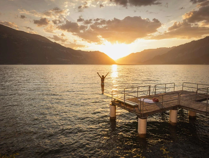 seebad-lido-krattigen-thunersee-sommer-morgenstimmung-sprungbrett.jpg