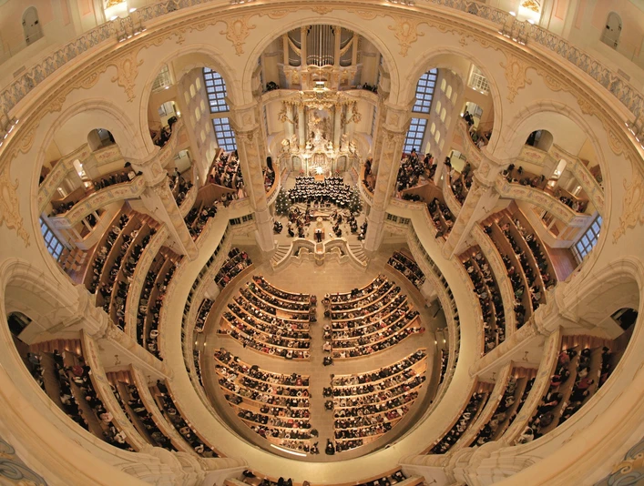 Gottesdienst am Heiligabend (24.12.2007). Landesbischof Jochen Bohl ging in seiner Weihnachtspredigt auf die Wiederkehr der Religion ein. Foto: Ralf Hirschberger dpa/lsn +++(c) dpa - Bildfunk+++ Gottesdienst am Heiligabend (24.12.2007). Landesbischof Jochen Bohl ging in seiner Weihnachtspredigt auf die Wiederkehr der Religion ein. Foto: Ralf Hirschberger dpa/lsn +++(c) dpa - Bildfunk+++