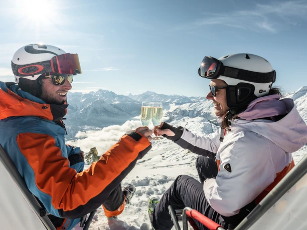 Paar beim Apres-Ski Paar beim Apres-Ski