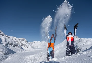 Snow-enthusiasts-Bettmeralp-Aletsch-Arena.Christian-Pfammatter (2).jpg