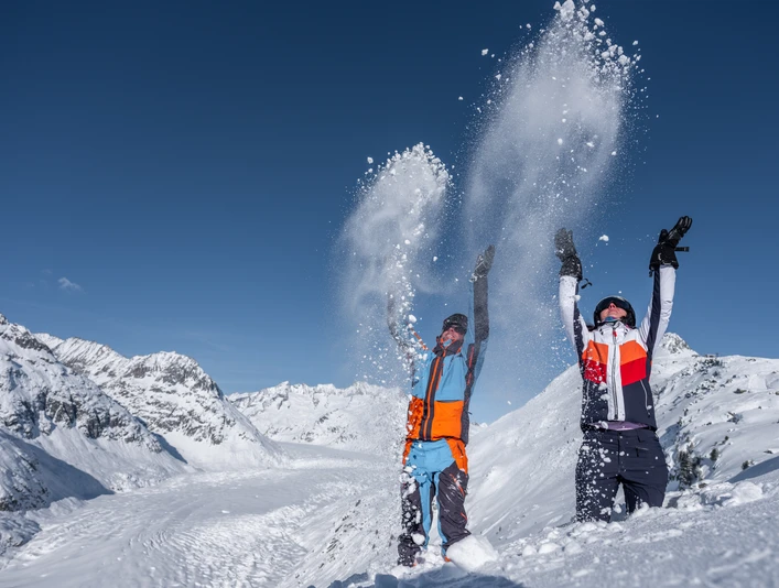 Snow-enthusiasts-Bettmeralp-Aletsch-Arena.Christian-Pfammatter (2).jpg