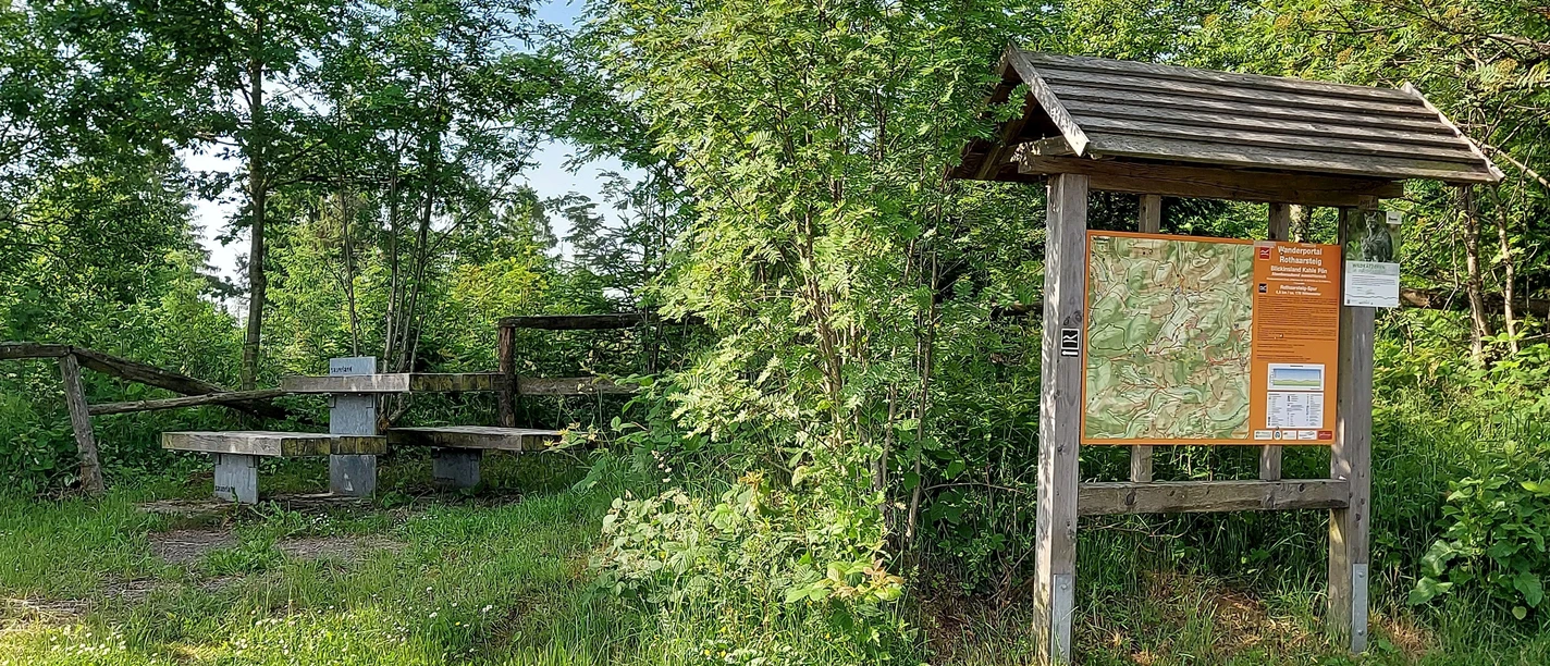 Original Wanderparkplatz Am Knoll Copyright Tourist-Information Willingen CC BY-SA.jpg