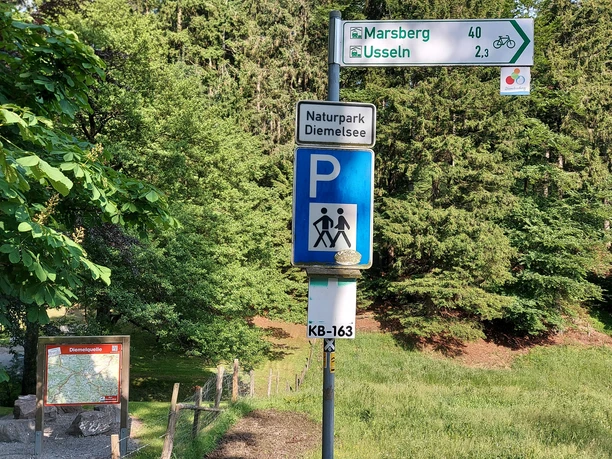 Original Wanderparkplatz Diemelquelle Copyright Tourist-Information Willingen CC BY-SA.jpg