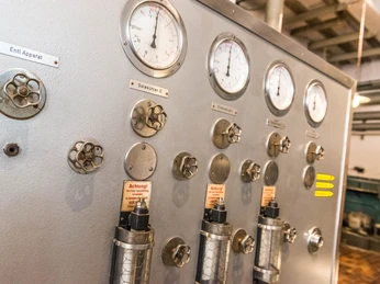 Alpirsbacher Klosterbraeu Brauwelt Fuehrung Brauanlage Alpirsbacher Klosterbraeu Brauwelt Fuehrung Brauanlage