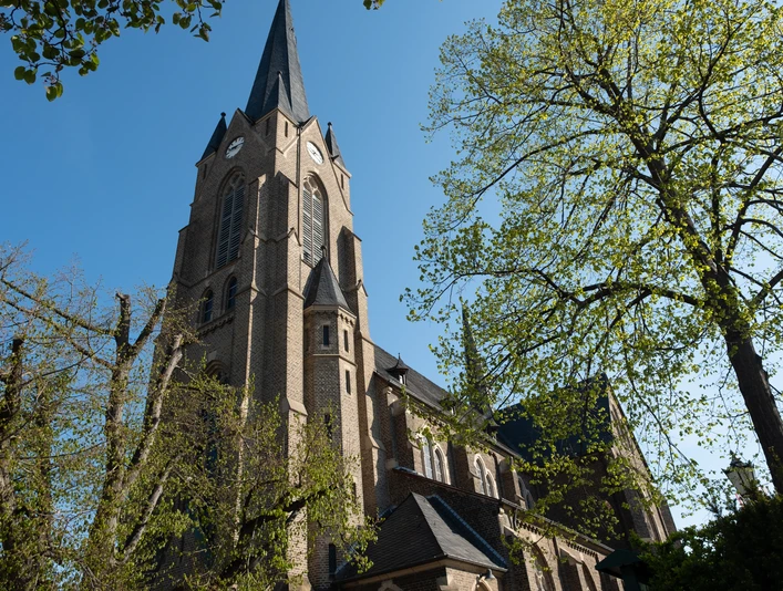Kath. Pfarrkirche St. Aegidius 2021 Frühling Bornheim