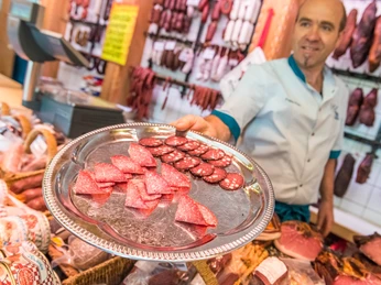 Bauernrauchbesichtigung Raeucherspezialitaeten Pfau Wurstprobe Bauernrauchbesichtigung Raeucherspezialitaeten Pfau Wurstprobe