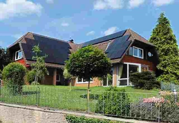 Fewo-drueke-Hausansicht-Gastgebverz. (2).jpg Hausansicht mit Garten