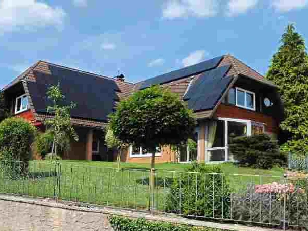 Fewo-drueke-Hausansicht-Gastgebverz. (2).jpg Hausansicht mit Garten