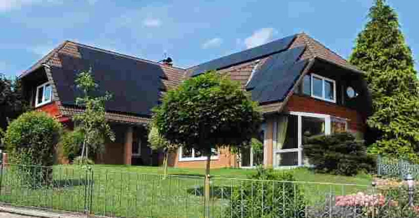 Fewo-drueke-Hausansicht-Gastgebverz. (2).jpg Hausansicht mit GartenHouse view with garden