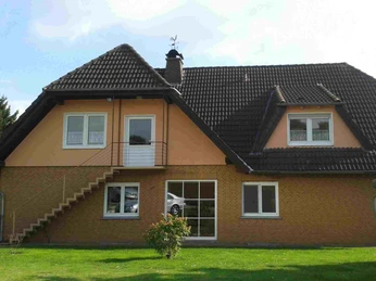 fewo-drüke-zugang-freisitz.jpg (2).jpg Hausansicht mit Außentreppe zur Ferienwohnung