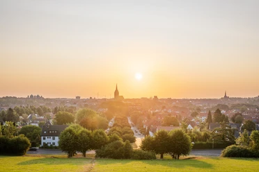Blick auf das UNESCO-Welterbe in Hildesheim Blick auf das UNESCO-Welterbe in Hildesheim mit Sonnenuntergang