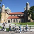 UNESCO-Welterbe St. Michaelis in Hildesheim Außenansicht des kulturellen Leuchtturms UNESCO-Welterbekirche St. Michaelis in Hildesheim