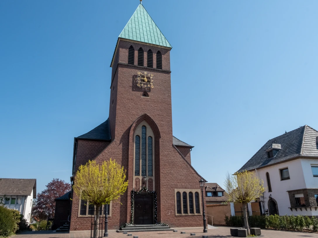 Kath. Kirche St. Joseph 2021 Frühling Bornheim