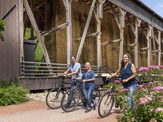 Kurpark Bad Salzdetfurth Salinen im Kurpark Bad Salzdetfurth am Radweg-zur-KunstSalt pans in the Bad Salzdetfurth spa gardens on the cycle path to artSaltpander i Bad Salzdetfurths kurpark på cykelstien til kunstenZoutpannen in het kuurpark van Bad Salzdetfurth op de fietsroute naar de kunst