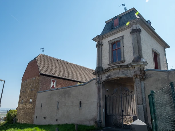 Burg Hemmerich Burgtor 2021 Frühling Bornheim