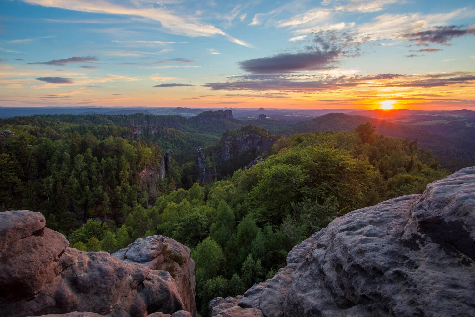 Ein malerischer Sonnenuntergang in der Sächsischen Schweiz Ein malerischer Sonnenuntergang in der Sächsischen Schweiz