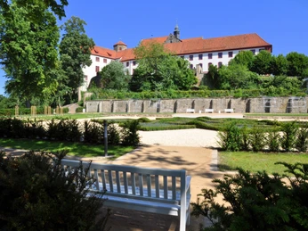 Schloss Iburg aus Sicht des Knotengartens August