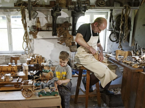 Historisches Handwerk im Spielzeugdorf Seiffen Historisches Handwerk im Spielzeugdorf Seiffen