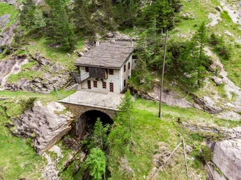 Festung Fort Gondo Aussenaufnahme Fort GondoExterior shot of Fort GondoVue extérieure du Fort Gondo
