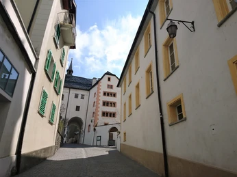 Obere Burgschaft Brig Klosterbogen des Klosters St. UrsulaMonastery arch of St. Ursula's MonasteryArcade du couvent Sainte-Ursule