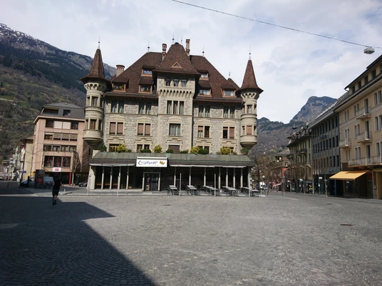 Stadtplatz & Perrighaus Aussenaufnahme des PerrighausesExterior view of the Perrig HouseVue extérieure de la maison Perrig