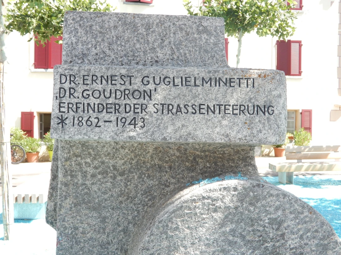 Goudron Denkmal Bild des Goudron DenkmalsPicture of the Goudron monumentPhoto du monument Goudron