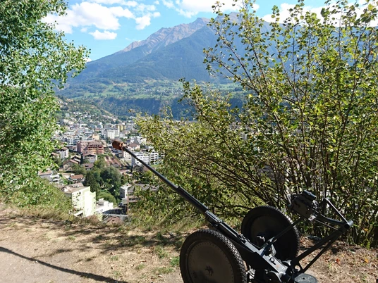 Vor dem Festungsmuseum Simplon