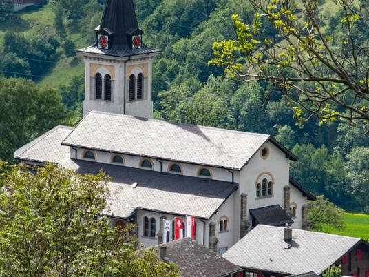 Kirche von Termen Aussenaufnahme der Kirche in TermenExterior view of the church in TermenVue extérieure de l'église de Termen