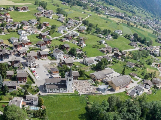 Termen Aussenaufnahme der Kirche von TermenExterior view of the church in TermenVue extérieure de l'église de Termen