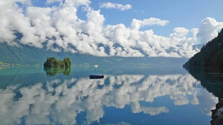 schaetze-iseltwald-schneckeninseli-brienzersee-wolken.jpg
