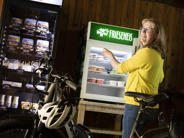 Kühlschrank im Rücker Käsehaus Aurich Kühlschrank im Rücker Käsehaus Aurich Ostfriesland