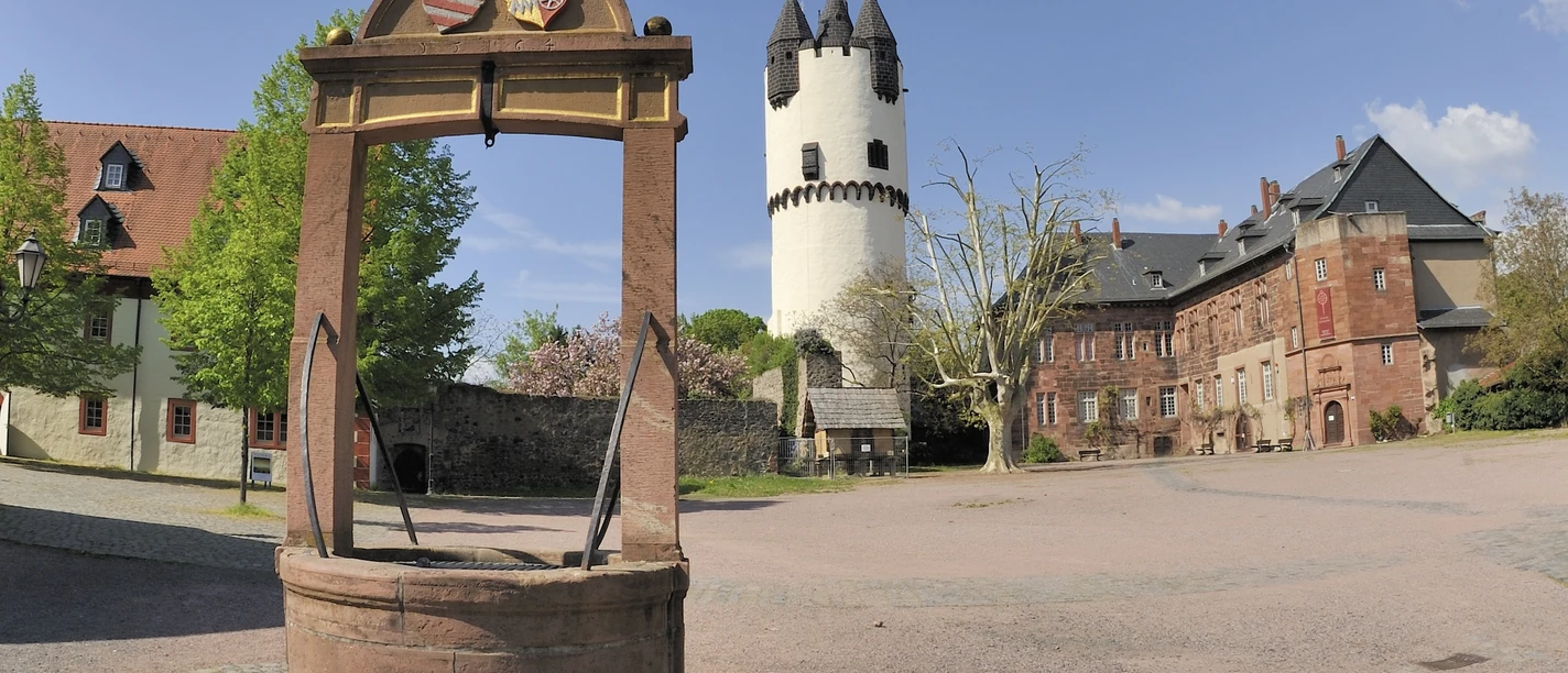 2013 Schlosshof Steinheim Medienzentrum Hanau v. Gottschalck.jpg