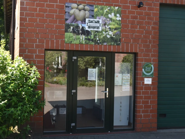 Eingang des Hofladens von Brunkshof Eingang des Hofladens von Brunkshof