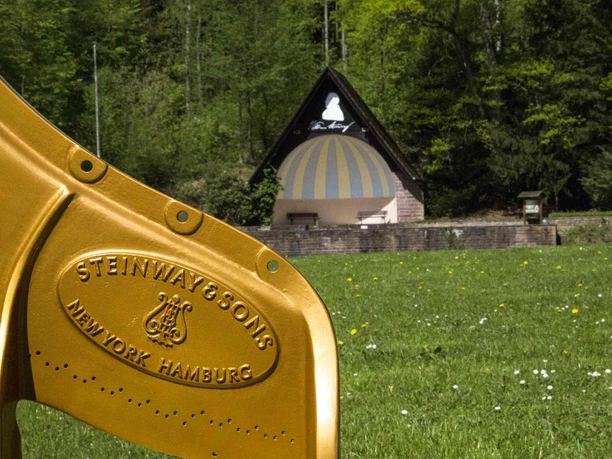 Guss-Muschel im Steinway Park Seesen