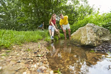 Am Fuße der Iburg sorgt die Tegelwiese für Bewegung und Erfrischung. Am Fuße der Iburg sorgen die Tegelwiese und der Kneipp-Erlebnispark bis zum Charlottensee für Bewegung und Erfrischung. Während der Kräutersaison sind hier, sowie auf dem ehemaligen Gelände der Landesgartenschau am Baumwipfelpfad Dutzende von gesunden Heilkräutern zu bestaunen. Bad Iburg ist Kneipp-Kurort und setzt auf die Lehren des Gesundheitspfarrers Sebastian Kneipp, die „Fünf Säulen“ des gesunden Lebens: Wasser, Ernährung, Bewegung, Balance und Kräuter – heute modern interpretiert.