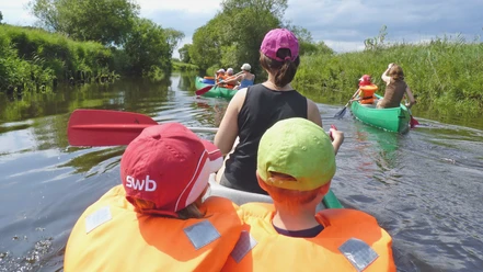 Wasserwandern auf der Wümme mit drei Kanus Wasserwandern auf der Wümme mit drei Kanus