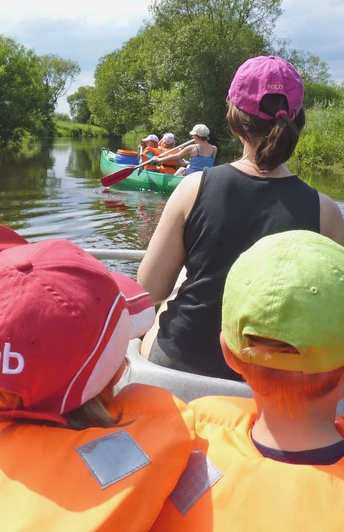 Wasserwandern auf der Wümme mit drei Kanus Wasserwandern auf der Wümme mit drei Kanus