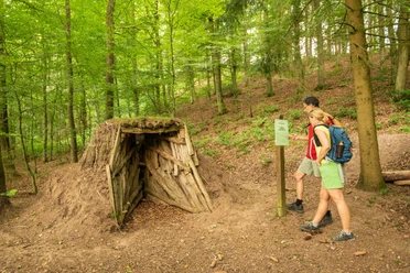Köhlerhütte am Bach-Pfad im NaturwanderPark delux