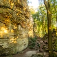 Steile Buntsandsteinfelsen in der Teufelsschlucht, Felsenweg 6