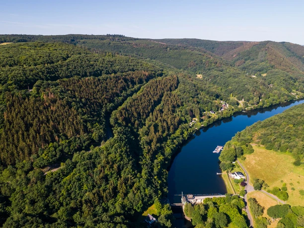 Blick auf das Rurstaubecken bei Heimbach