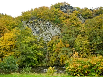 Rurtalfelsen bei Widdau auf der Wandertour Heckenlandroute