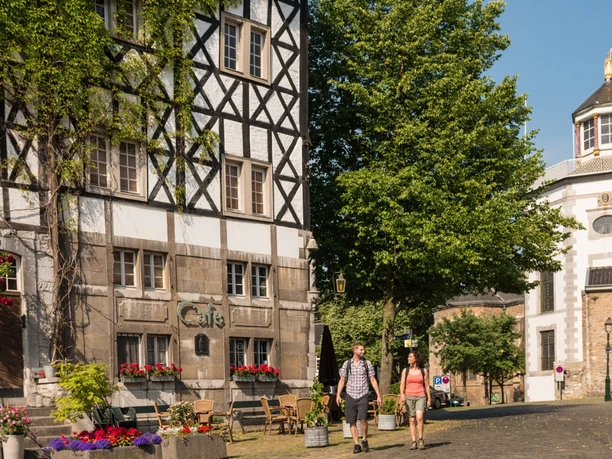 Der Marktplatz in Kornelimünster am Eifelsteig