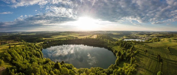 Weinfelder und Schalkenmehrener Maar