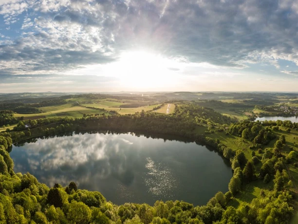 Weinfelder und Schalkenmehrener Maar